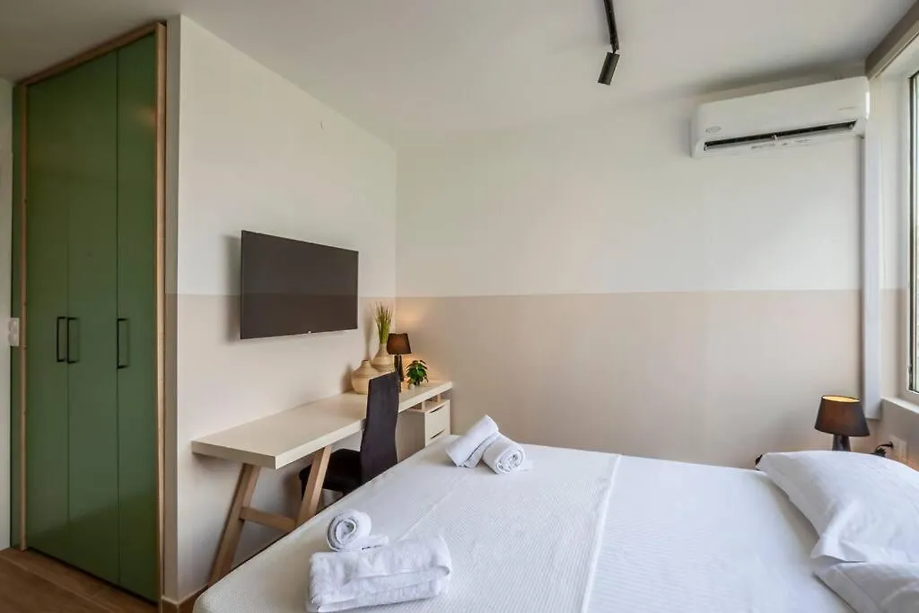 City Nest 4 At Thessaloniki Center 2P 0*,